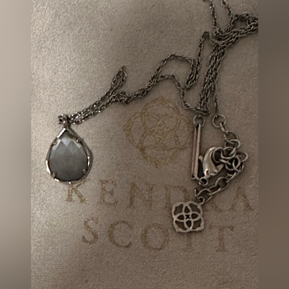 Kendra Scott necklace